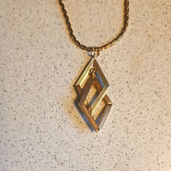 Elegant 14 K Gold Plated Geometric Pendant Necklace - Picture 1 of 5